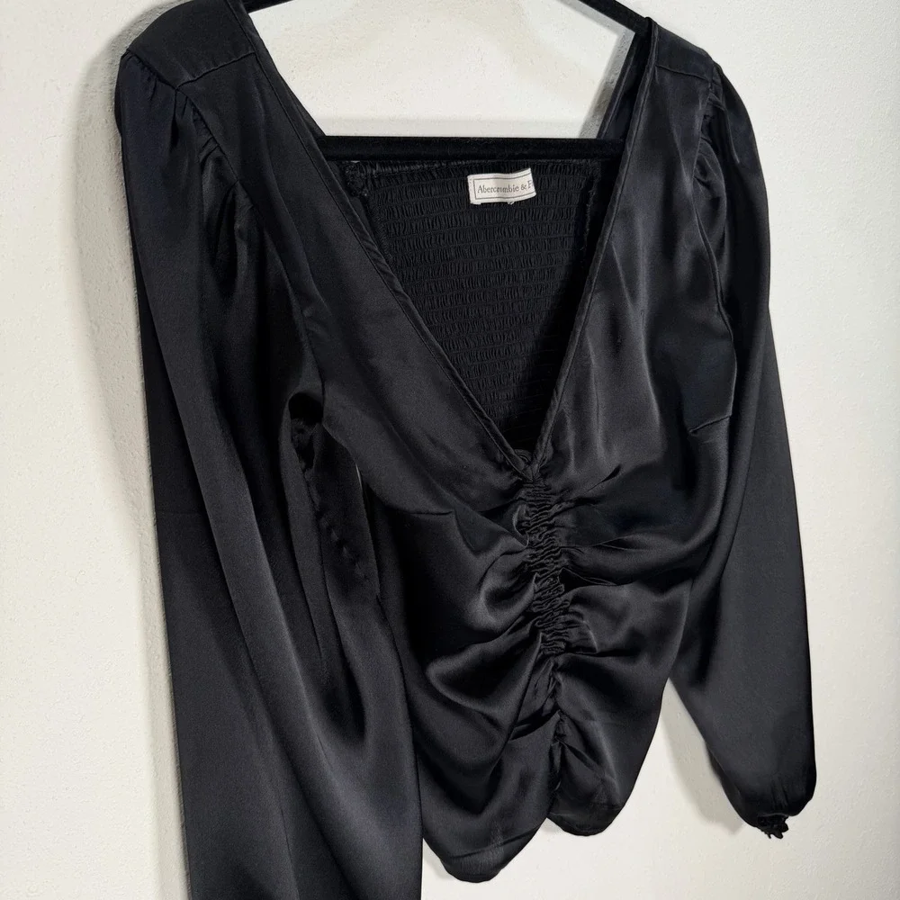 Abercrombie & Fitch Top Womens Sz Small Black Satin Smocked Back Puff Sleeve